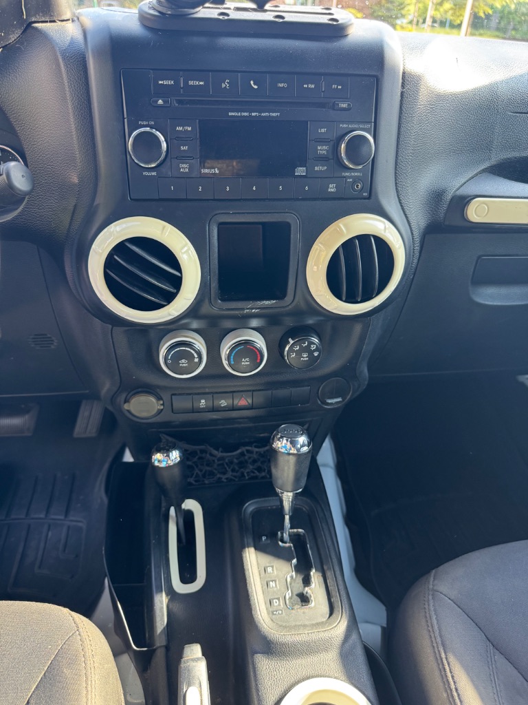 2015 Jeep Wrangler Unlimited Sport - Photo 13