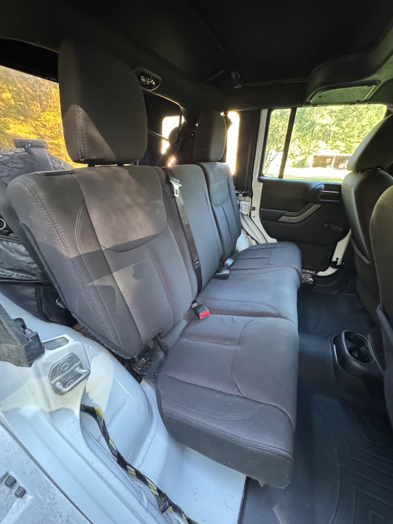 2015 Jeep Wrangler Unlimited Sport - Photo 16