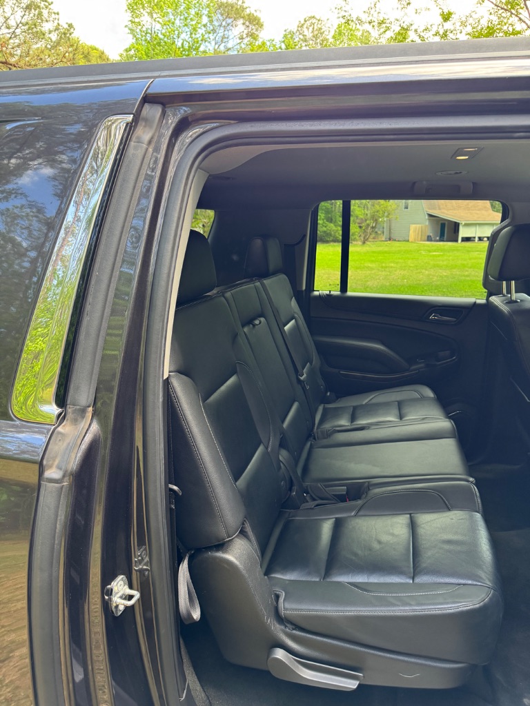 2018 Chevrolet Suburban LT - Photo 17