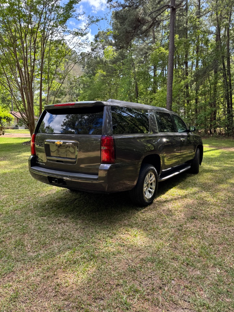 2018 Chevrolet Suburban LT - Photo 6
