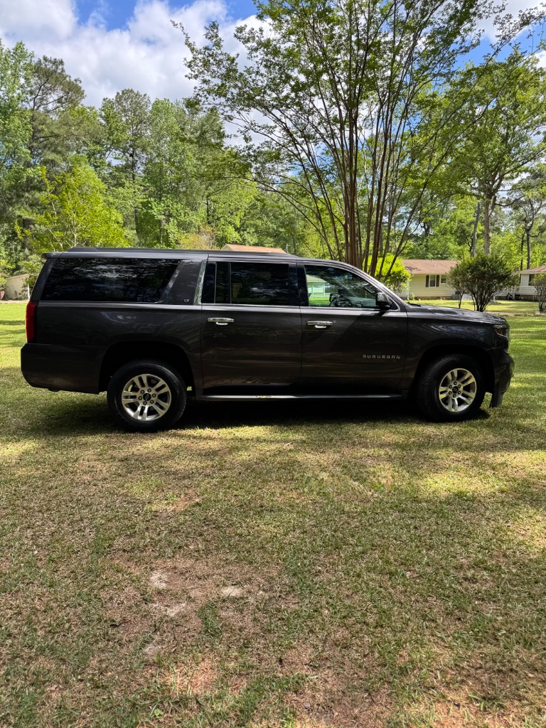 2018 Chevrolet Suburban LT - Photo 7