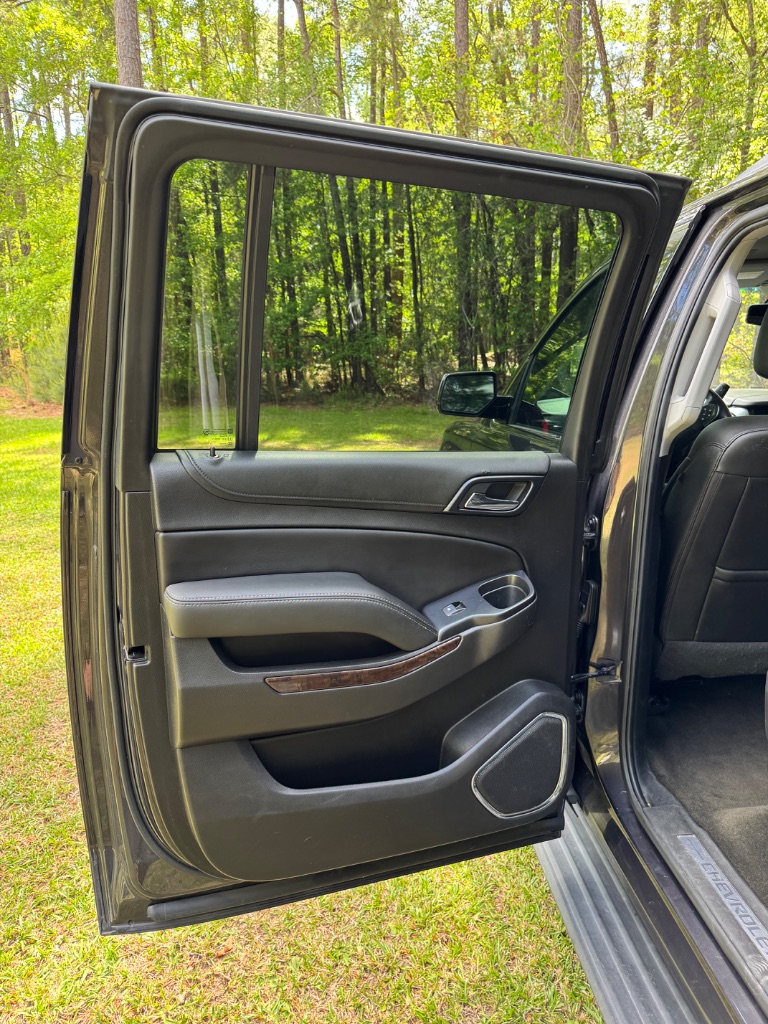 2018 Chevrolet Suburban LT - Photo 13