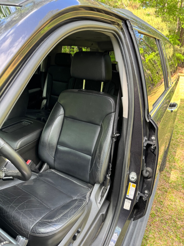 2018 Chevrolet Suburban LT - Photo 10
