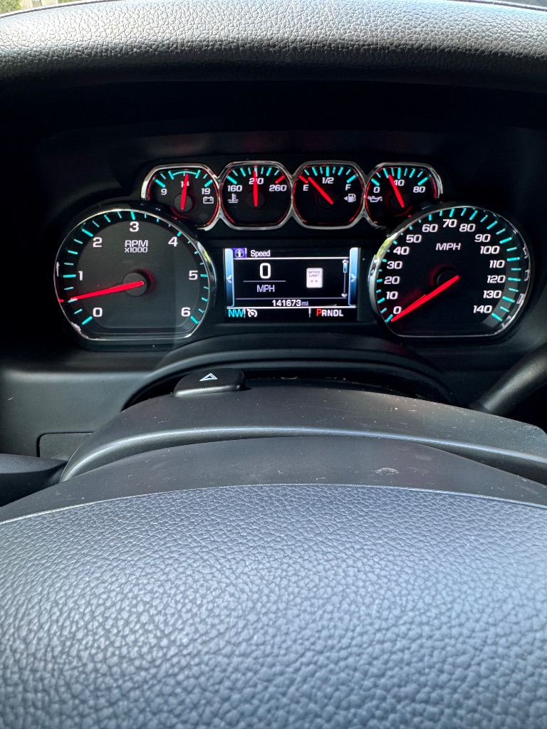 2018 Chevrolet Suburban LT - Photo 11