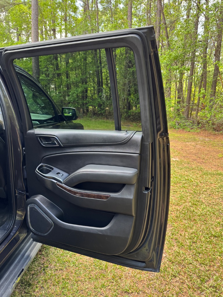 2018 Chevrolet Suburban LT - Photo 16