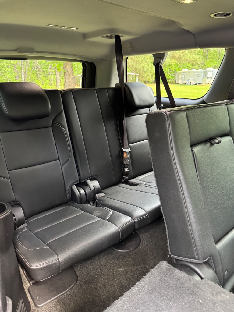 2018 Chevrolet Suburban LT - Photo 18