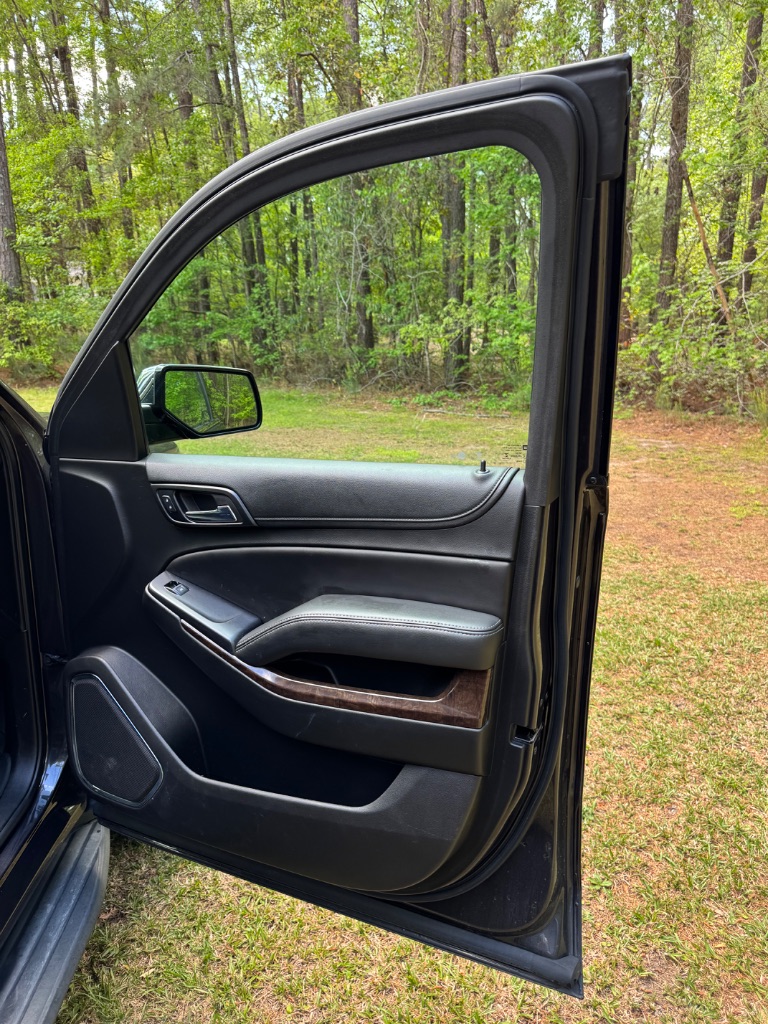 2018 Chevrolet Suburban LT - Photo 19
