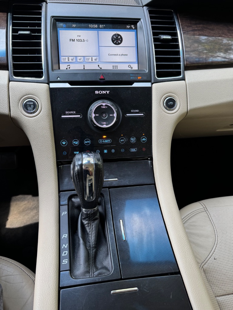 2018 Ford Taurus Limited - Photo 10