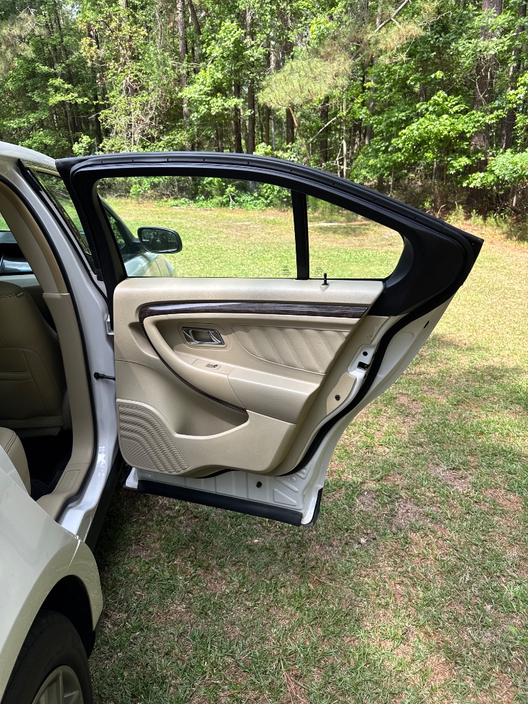 2018 Ford Taurus Limited - Photo 15