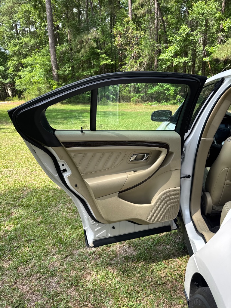 2018 Ford Taurus Limited - Photo 13
