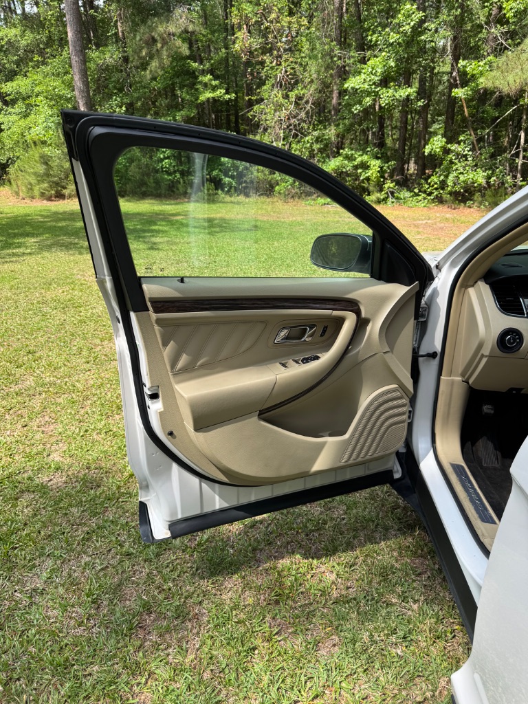 2018 Ford Taurus Limited - Photo 9