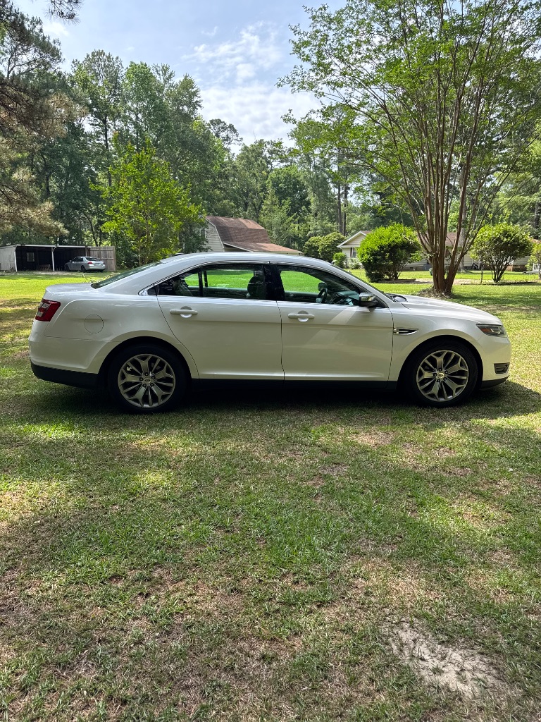 2018 Ford Taurus Limited - Photo 6