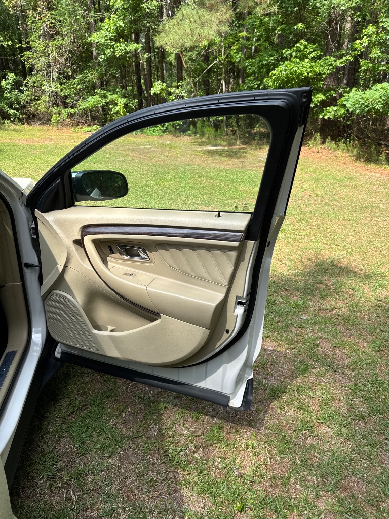 2018 Ford Taurus Limited - Photo 17