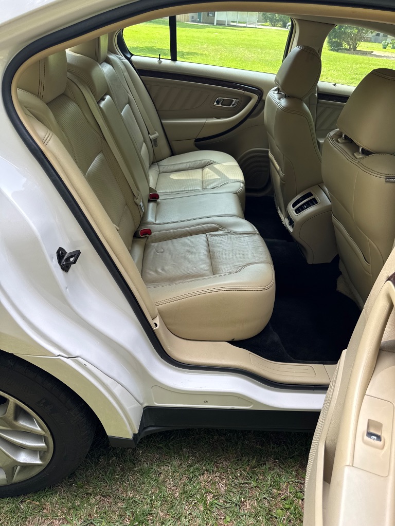 2018 Ford Taurus Limited - Photo 16